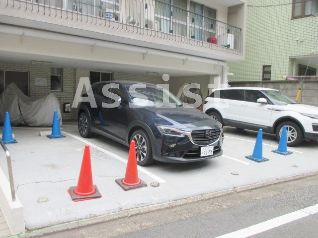 目黒コーポビアネーズの駐車場