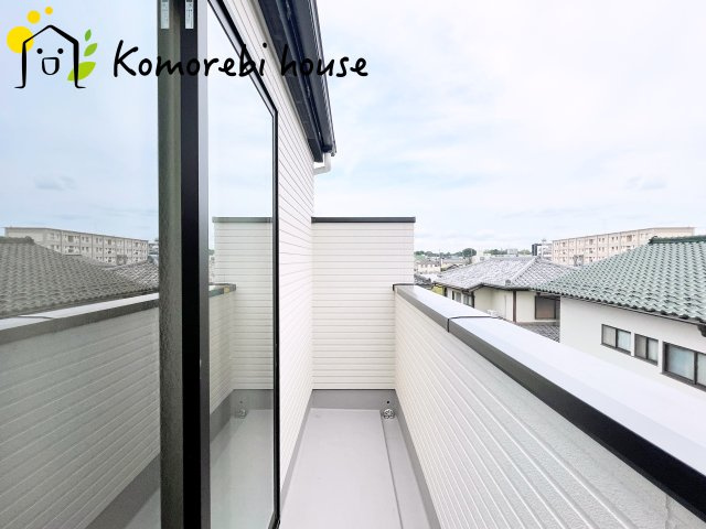 さいたま市大宮区土手町　5期　新築一戸建て　KEIAI GRACE　03のバルコニー|開放的で明るい空間を演出してくれるバルコニーです