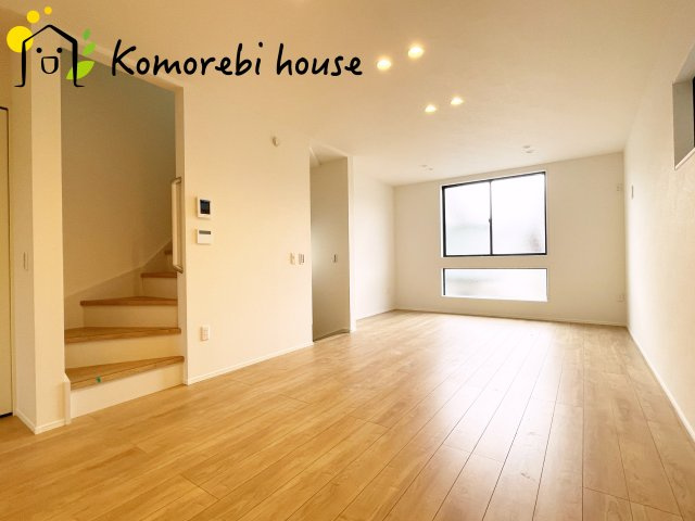 さいたま市大宮区土手町　5期　新築一戸建て　KEIAI GRACE　03の居間・リビング|ゆったりとした居間です