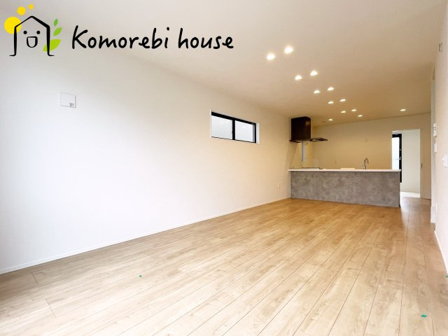 さいたま市大宮区土手町　5期　新築一戸建て　KEIAI GRACE　03の居間・リビング|ゆったり過ごせるリビングです