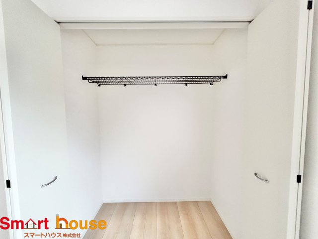 相模原市緑区谷ケ原第3　新築全3棟の収納|クローゼットがあるだけでシャレの楽しみも増えますね♪
お洋服だけではなく普段使わない物などをしまえるので部屋も気持ちもスッキリ！

