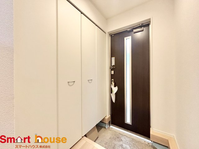 相模原市緑区谷ケ原第3　新築全3棟の玄関|大型のシューズボックスがあるだけで靴を収集している方も大家族でも安心！
置きっぱなしの靴を収納できるので玄関がスッキリ！
