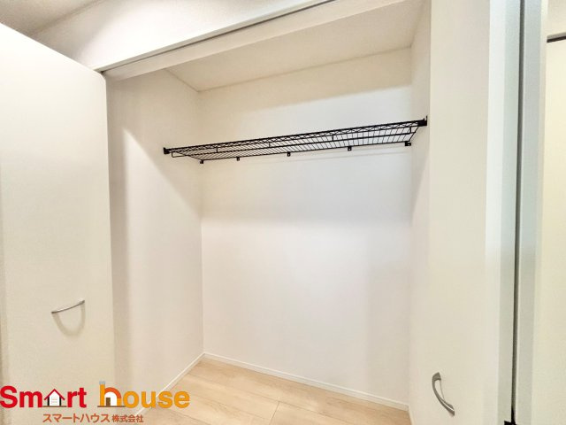 相模原市緑区谷ケ原第3　新築全3棟の収納|玄関にシューズボックスとは別にあると嬉しい収納つき！