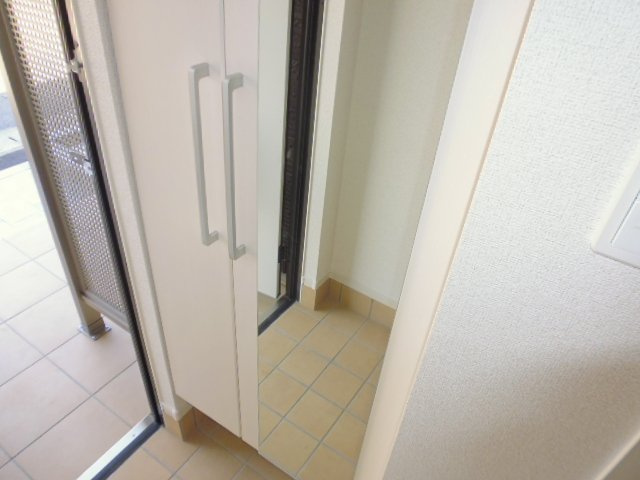 グランド・ルミエール北畝Ⅱの玄関