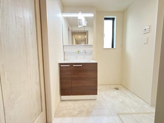 江戸川区東小岩１丁目　新築戸建A号棟の独立洗面台|2026年3月1日撮影