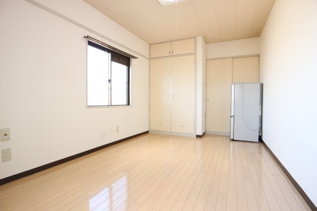 ハイツ神戸西の居間・リビング