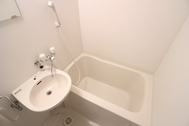 ハイツ神戸西の浴室