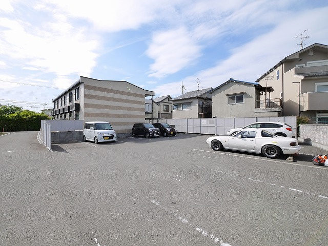 レオパレスＫＩＺＵＧＡＷＡの駐車場|駐車スペースもあります
