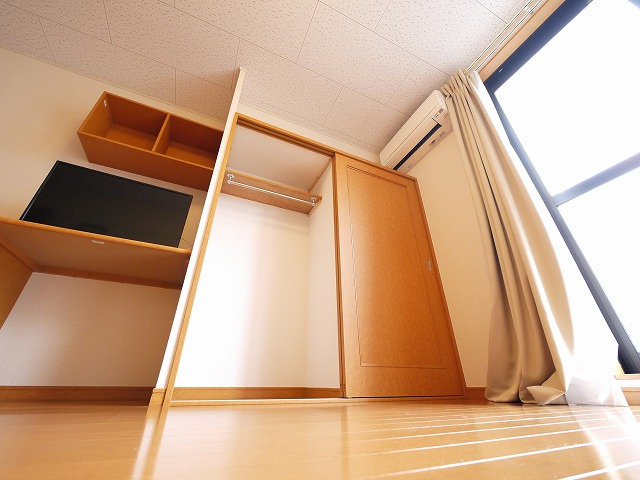 レオパレスＫＩＺＵＧＡＷＡの収納|大きなものも収納できそうです