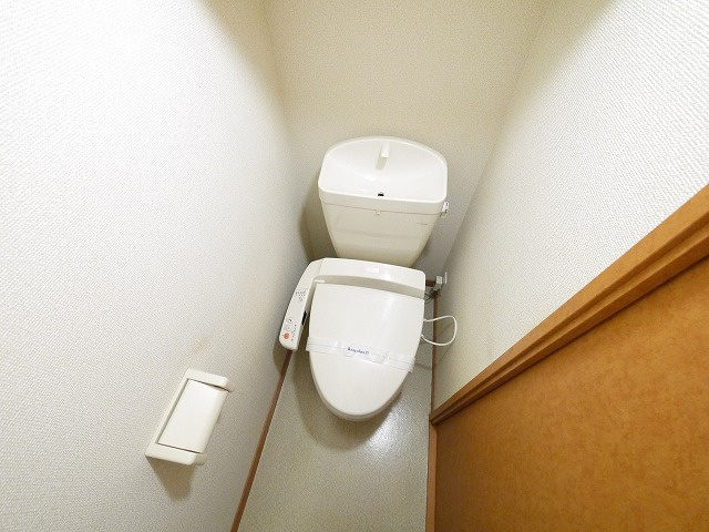 レオパレスＫＩＺＵＧＡＷＡのトイレ|落ち着いたトイレです