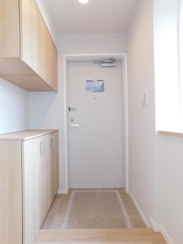 津島市柳原町４丁目の中古マンションの玄関|◇玄関◇　　収納完備で玄関がスッキリと片付きます♪
