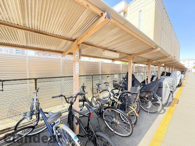 コンドミニアム葛西の駐輪場|敷地内駐輪スペース完備！屋根付きの為、雨の日も安心です♪※空き状況等はお気軽にお問い合わせください(＾＾)