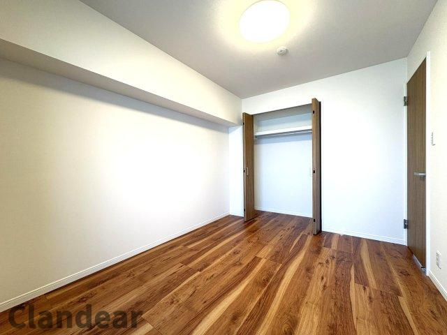 コンドミニアム葛西の洋室|採光に配慮された明るい洋室。