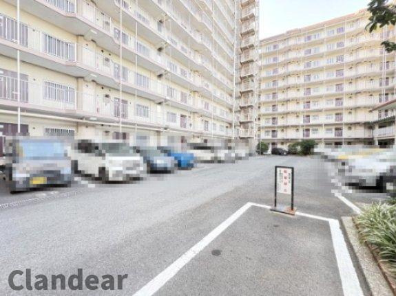 コンドミニアム葛西の駐車場|出し入れしやすい平面駐車場。毎日の移動がぐっとラクになります^^