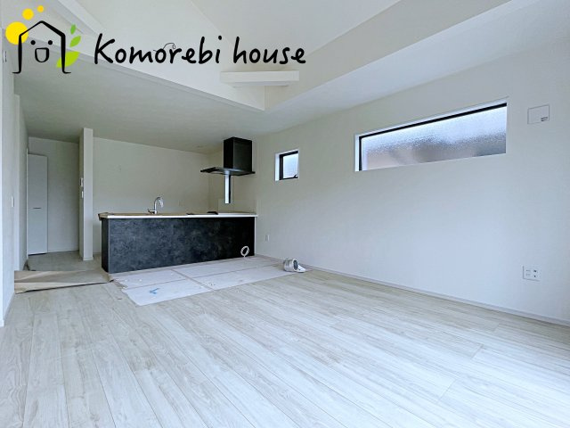 さいたま市大宮区土手町　5期　新築一戸建て　KEIAI GRACE　04の居間・リビング|使いやすいリビングです