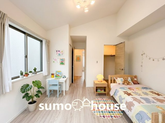 横浜市港北区日吉７丁目戸建の居間・リビング|使いやすいリビングです