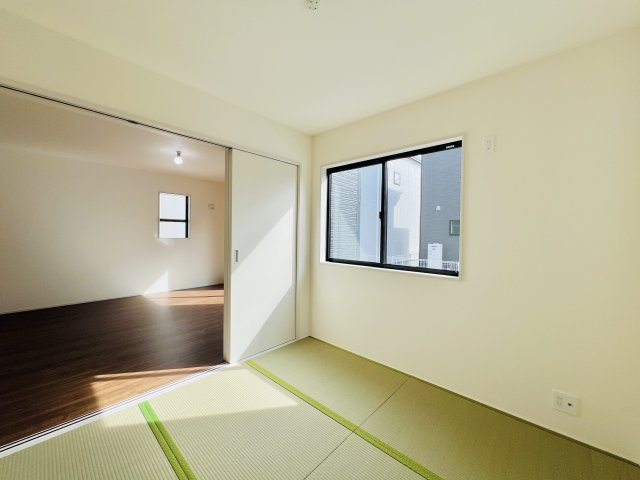 高崎石原町の和室|リビングに隣接する和室はキッズスペースや家事スペースとしても♪