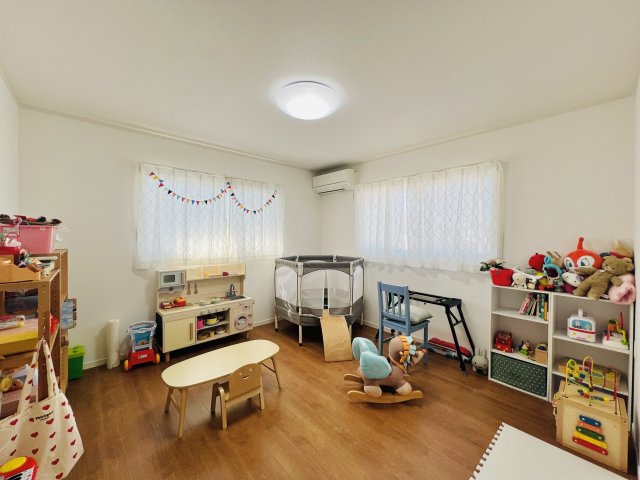 伊勢崎市西久保の洋室|お子様の一人部屋デビューにも最適♪