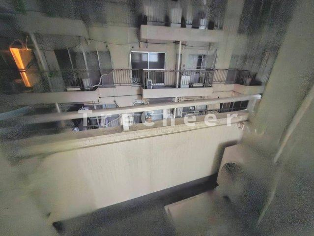 エド・マンションズのバルコニー