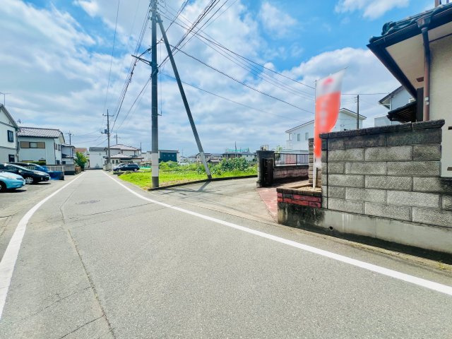 前橋市稲荷新田町の前面道路含む現地写真|暮らしやすい住環境♪