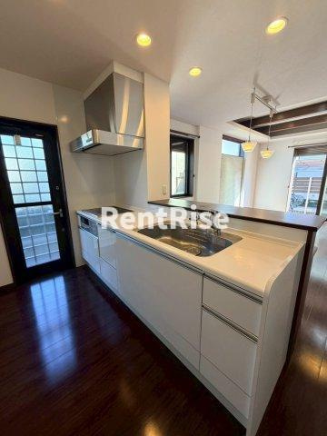 木曽川町玉ノ井字吉原道北戸建てのキッチン