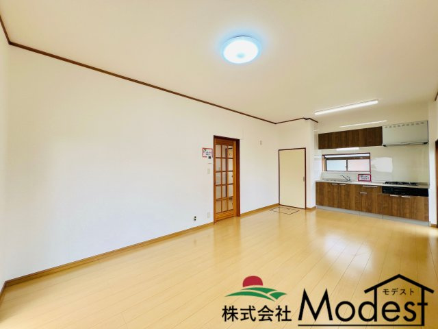 桐生市新里町山上の居間・リビング|家具の配置も考えやすく、ご家族も自然と集まる空間に♪