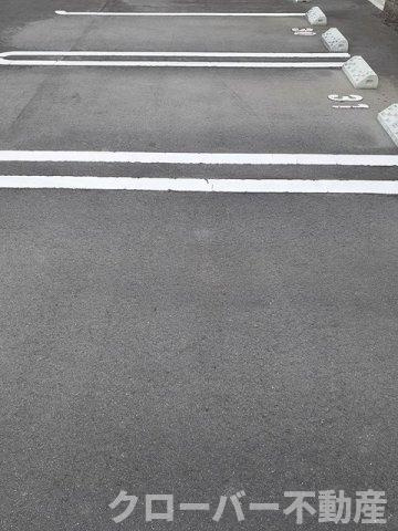 ルーベル柞原　Ⅱの駐車場