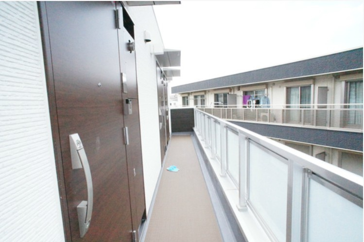 川崎市多摩区宿河原１丁目の賃貸マンションの玄関