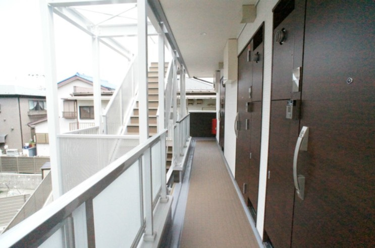 川崎市多摩区宿河原１丁目の賃貸マンションのエントランス