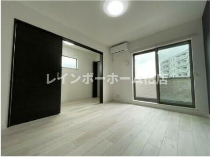 特典：仲介手数料が無料です!!の居間・リビング|使いやすい居間です