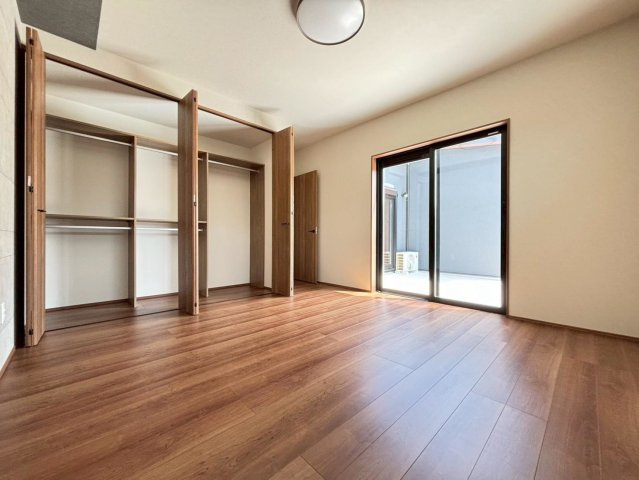 新築戸建　大垣市長松町　全2区画分譲のトイレ|少ない水で効率的に洗浄するトルネード洗浄とお掃除のしやすさを究めたフチなし形状でお手入れ楽々。