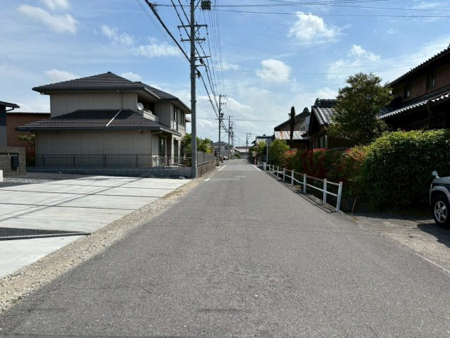 新築戸建　大垣市長松町　全2区画分譲のバルコニー|バルコニーは南向きで洗濯物もよく乾きます！強度と表面積硬度を持つFPRで防水しています。