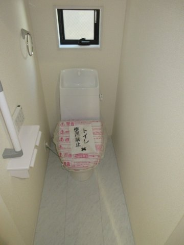 【仲介手数料無料】新築戸建　深谷市田所町5-8（全2棟）のトイレ