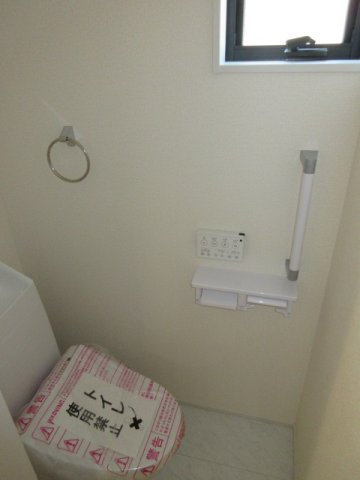 【仲介手数料無料】新築戸建　深谷市田所町5-8（全2棟）のトイレ