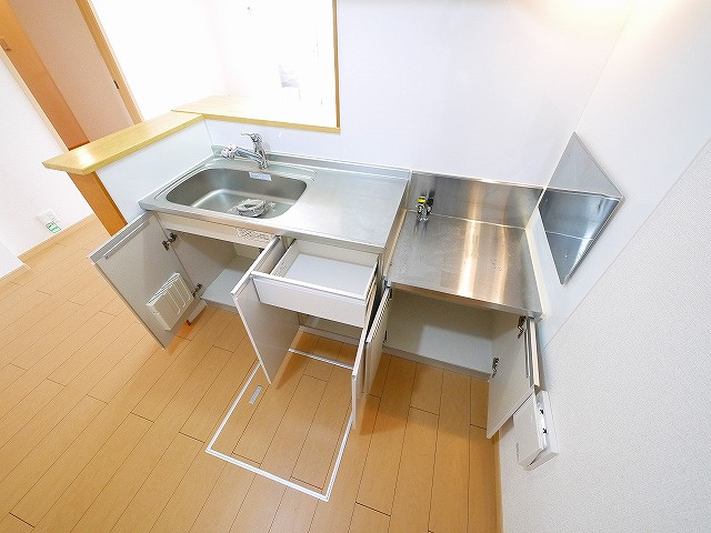 アベニュー　ウエストナイン　Ⅰのキッチン|収納も豊富にあるキッチンになります