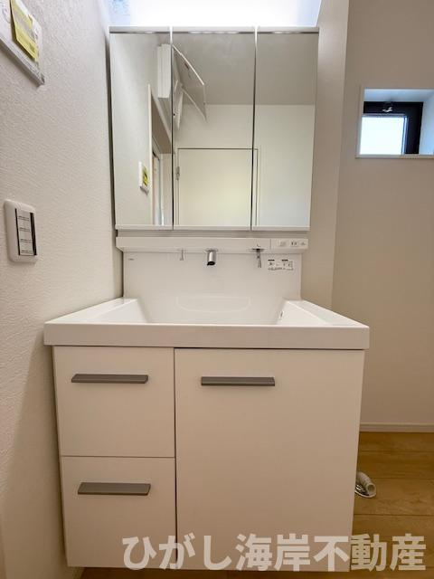 平塚市御殿４丁目　新築戸建　全５棟の独立洗面台|三面鏡化粧台