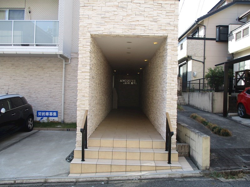 バンクーバー１１０８覚王山のエントランス