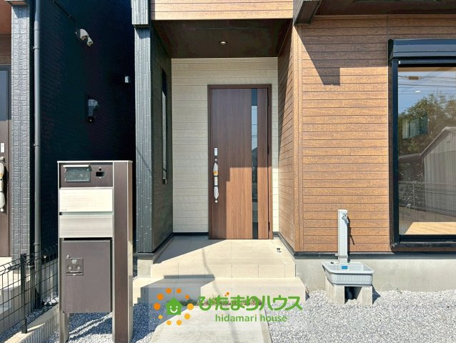 加須市花崎4丁目　新築一戸建て　02の玄関