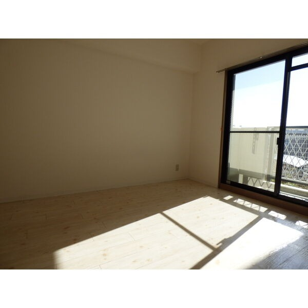 グランデュール16の居間・リビング