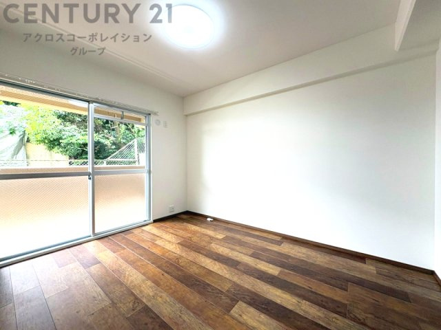 子供部屋…創造性や成長を促す遊びの空間を提供。学習や趣味に集中できる環境を整えます。個別のプライベートスペースは自己表現と自立心を育み、心地よい睡眠環境を整えリラックスできる場所を提供。