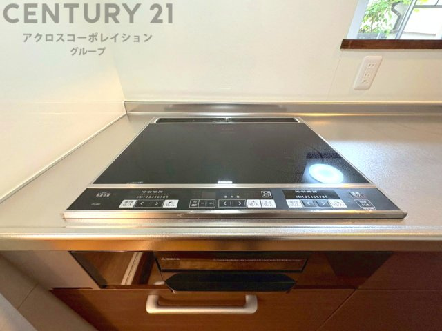 IHクッキングヒーターは高速で加熱し省エネで使いやすいく火を使わないため安全で、清掃も簡単です。調理制御がしやすく、食材を均等に加熱できます。