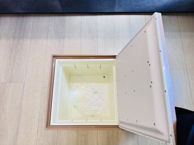 松戸市小金原7丁目新築戸建【栗ヶ沢小学校:徒歩5分】のキッチン|キッチン床下収納