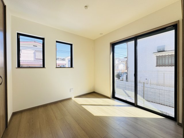 松戸市小金原7丁目新築戸建【栗ヶ沢小学校:徒歩5分】の洋室|1F4.5帖洋室