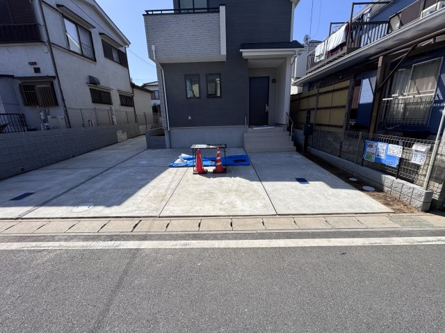 松戸市小金原7丁目新築戸建【栗ヶ沢小学校:徒歩5分】の駐車場|B号棟駐車スペース・並列2台駐車可