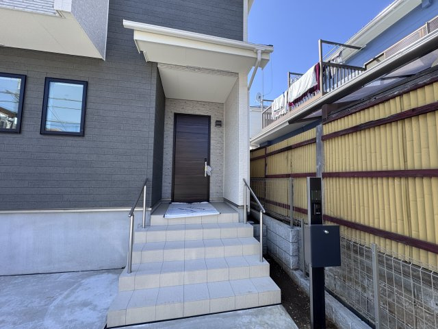 松戸市小金原7丁目新築戸建【栗ヶ沢小学校:徒歩5分】のエントランス|エントランス・玄関ポーチ