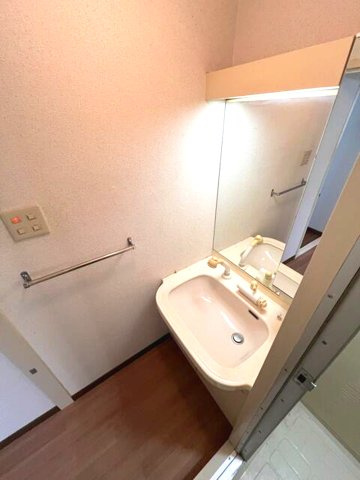 ジョイライフ宮川の独立洗面台|収納力と機能性に優れたお手入れラクラク洗面化粧台
