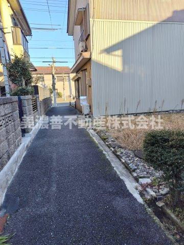 ６６６４６　岐阜市鷺山土地の前面道路含む現地写真