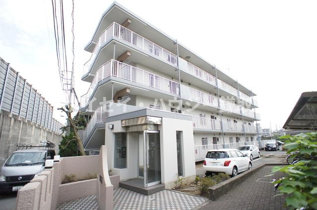 ルミエール若葉の外観|鉄筋コンクリート造4階建マンション。