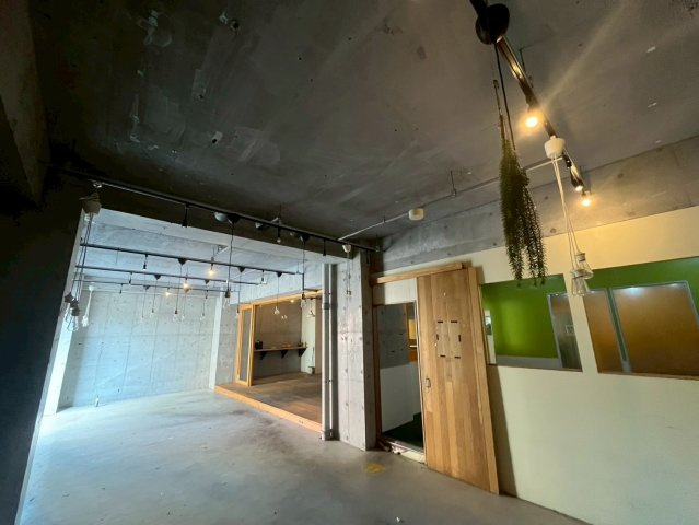 B CITY ART RESIDENCE CENTRAL PARKの内装|壁の設置、スケルトン工事費用は貸主負担。造作残しは相談可。キッチンや冷蔵庫等の設備は全て撤去します。写真は①・②両方です。