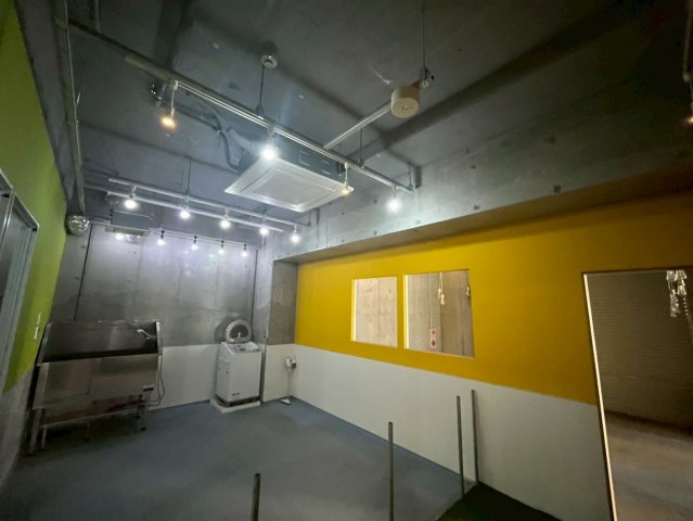 B CITY ART RESIDENCE CENTRAL PARKの内装|壁の設置、スケルトン工事費用は貸主負担。造作残しは相談可。キッチンや冷蔵庫等の設備は全て撤去します。写真は①・②両方です。